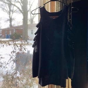 Large Caged sleeve high low sweater